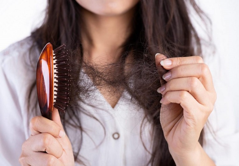 cara merawat rambut rontok dan kering dengan bahan alami